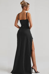 Schwarzes Abendkleid mit Spaghettiträgern und Schlitz